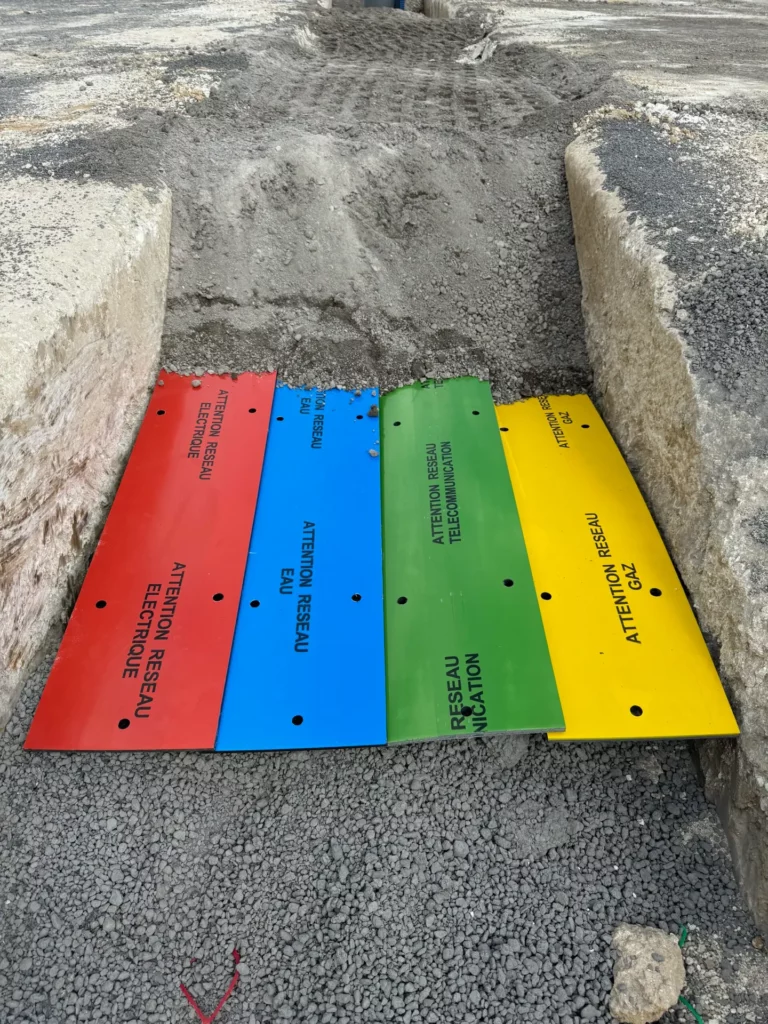Plaque de protection ENEDIS - Plaques rouge, bleu, vert, jaune - fond transparent